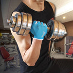 Une homme porte une paire de gants Fitness multi-activités bleu