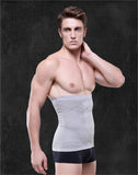 Un bel homme musclé porte une ceinture dorsale élastique BodyStretch pour soulager les problèmes de dos