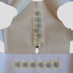 Gros plan sur un corset correcteur de posture magnétique pour homme/femme blanc